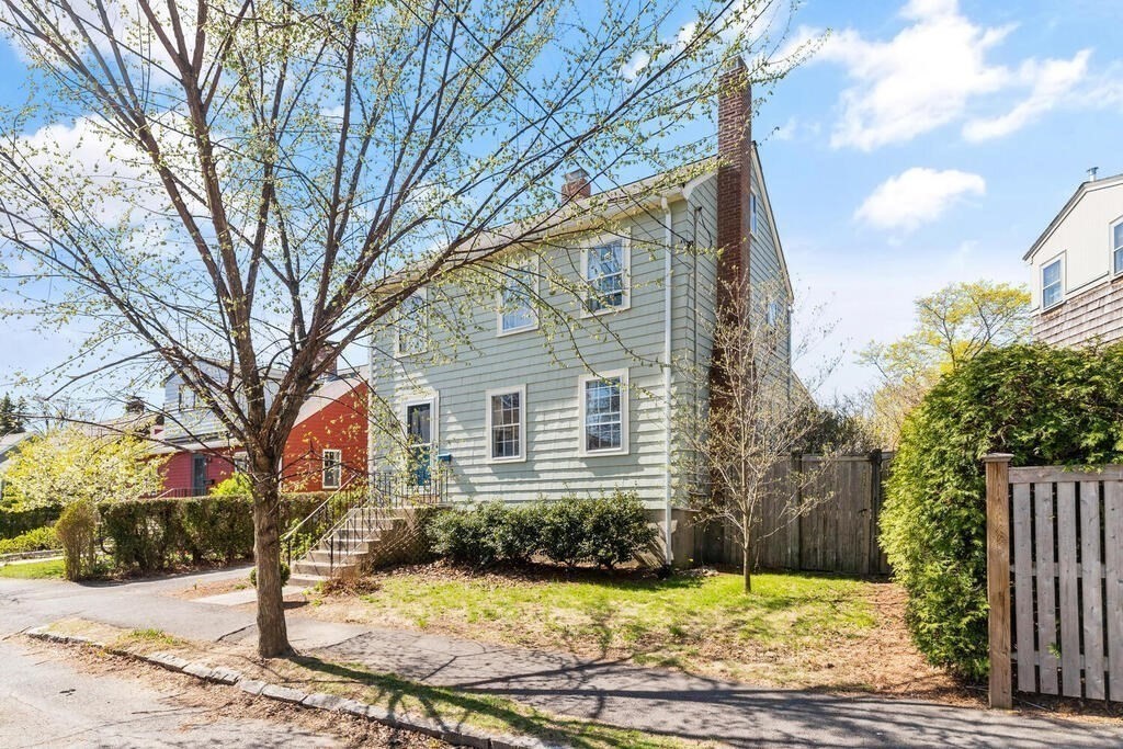 7 Marrigan St, Arlington, Massachusetts, 3 Bedrooms Bedrooms, 7 Rooms Rooms,1.5 BathroomsBathrooms,Residential Lease,For Rent,Marrigan St,73499023