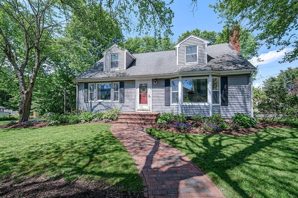 1 Phyllis Rd, Foxboro, Massachusetts, 4 Bedrooms Bedrooms, 8 Rooms Rooms,3 BathroomsBathrooms,Residential,For Sale,Phyllis Rd,73498853