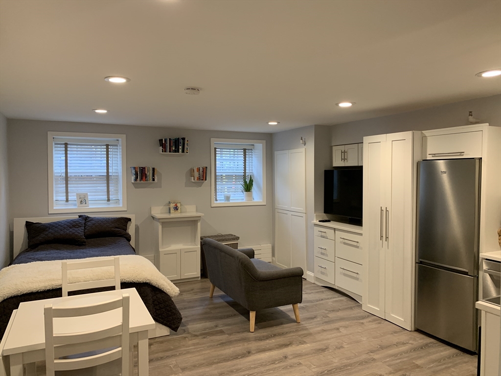 122 Beacon Street, Boston, Massachusetts, 2 Rooms Rooms,1 BathroomBathrooms,Residential Lease,For Rent,Beacon Street,73499090