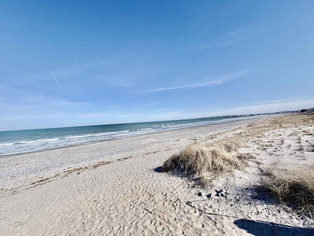 34 Brookline Ave, Hull, Massachusetts, 4 Bedrooms Bedrooms, 7 Rooms Rooms,2 BathroomsBathrooms,Residential Lease,For Rent,Brookline Ave,73499104