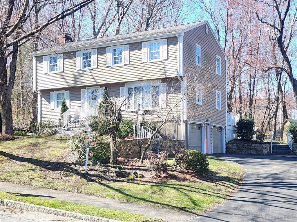 21 Overlook Dr, Westborough, Massachusetts, 4 Bedrooms Bedrooms, 8 Rooms Rooms,2.5 BathroomsBathrooms,Residential,For Sale,Overlook Dr,73499103