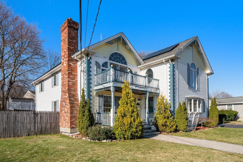 113 Temple Rd, Waltham, Massachusetts, 5 Bedrooms Bedrooms, 11 Rooms Rooms,3.5 BathroomsBathrooms,Residential,For Sale,Temple Rd,73499106