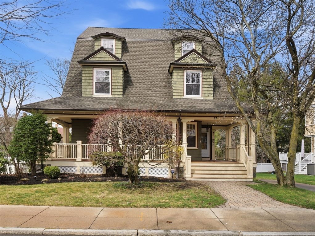 37 Pomfret St, Boston, Massachusetts, 6 Bedrooms Bedrooms, 12 Rooms Rooms,3.5 BathroomsBathrooms,Residential,For Sale,Pomfret St,73499101