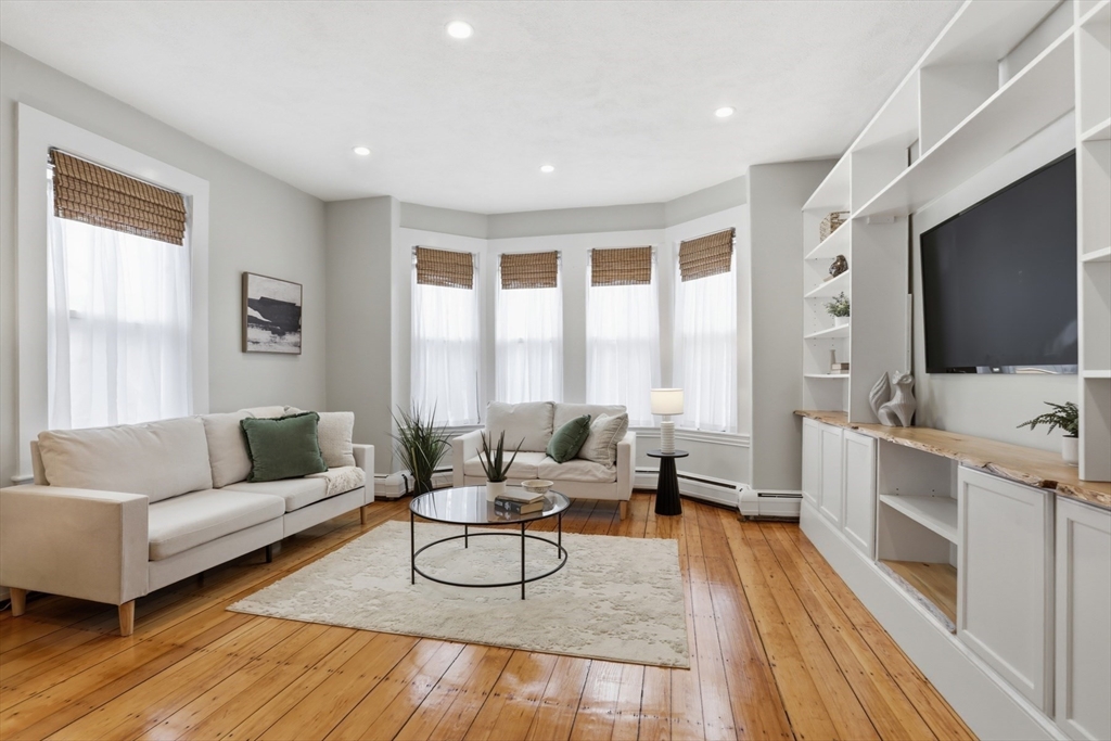 72 Wyman St, Boston, Massachusetts, 3 Bedrooms Bedrooms, 6 Rooms Rooms,2 BathroomsBathrooms,Residential,For Sale,Wyman St,73499110