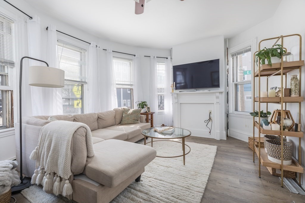 155 L Street, Boston, Massachusetts, 2 Bedrooms Bedrooms, 5 Rooms Rooms,1 BathroomBathrooms,Residential Lease,For Rent,L Street,73498975