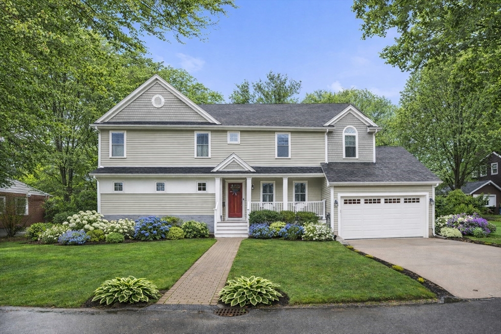 10 Higgins Road, Marblehead, Massachusetts, 4 Bedrooms Bedrooms, 8 Rooms Rooms,2.5 BathroomsBathrooms,Residential,For Sale,Higgins Road,73499116