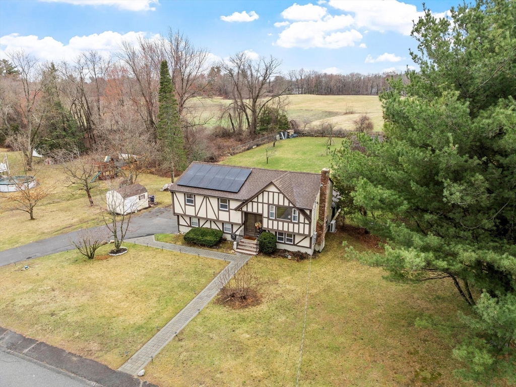 17 Horseshoe Rd, Dracut, Massachusetts, 3 Bedrooms Bedrooms, 6 Rooms Rooms,2 BathroomsBathrooms,Residential,For Sale,Horseshoe Rd,73499125