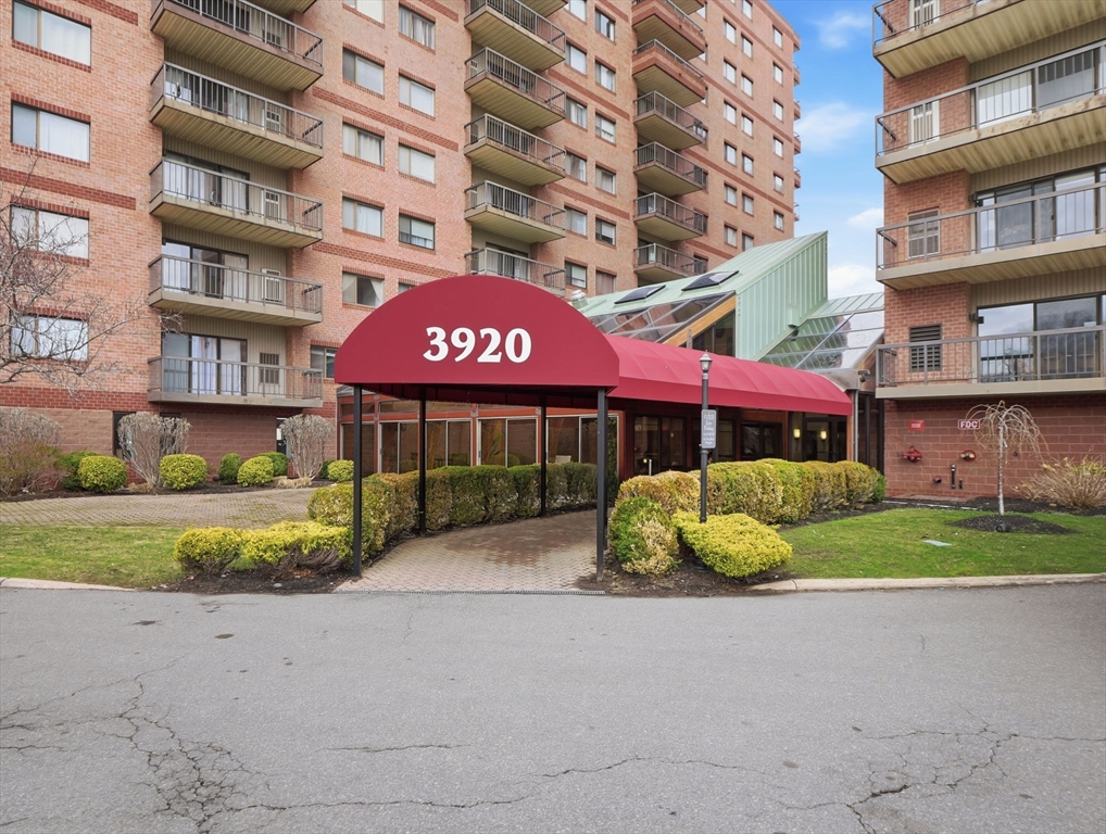 3920 Mystic Valley Pkwy, Medford, Massachusetts, 2 Bedrooms Bedrooms, 4 Rooms Rooms,2 BathroomsBathrooms,Residential,For Sale,Mystic Valley Pkwy,73499134