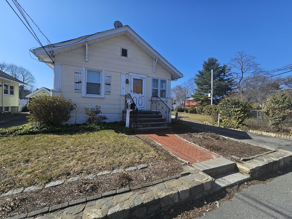 47 Kendall Ave, Framingham, Massachusetts, 2 Bedrooms Bedrooms, 4 Rooms Rooms,1 BathroomBathrooms,Residential,For Sale,Kendall Ave,73499136