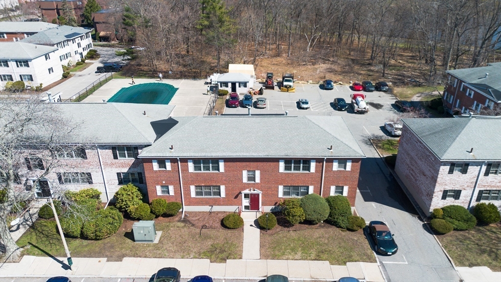 137 Lake Shore Rd, Boston, Massachusetts, 2 Bedrooms Bedrooms, 3 Rooms Rooms,1 BathroomBathrooms,Residential,For Sale,Lake Shore Rd,73499012