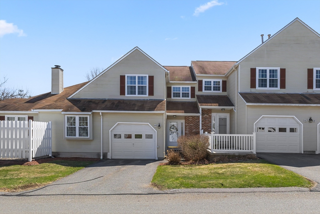 44 Chapman Place, Leominster, Massachusetts, 2 Bedrooms Bedrooms, 4 Rooms Rooms,1.5 BathroomsBathrooms,Residential,For Sale,Chapman Place,73499161