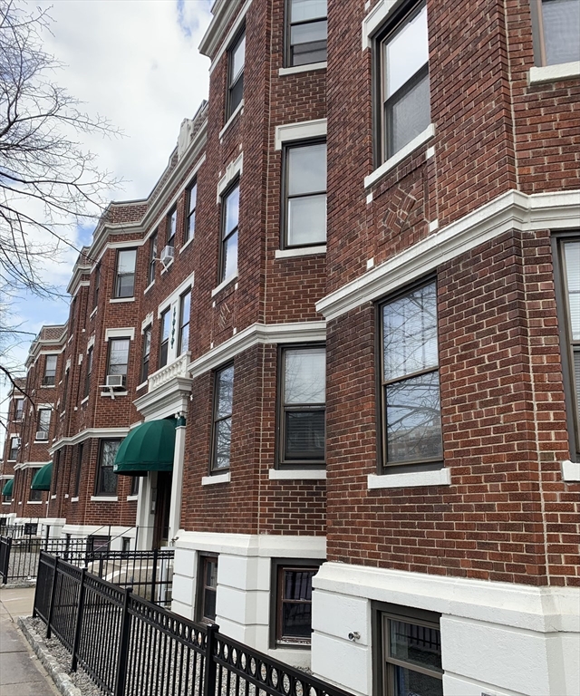 1568 Commonwealth Ave, Boston, Massachusetts, 1 Bedroom Bedrooms, 2 Rooms Rooms,1 BathroomBathrooms,Residential,For Sale,Commonwealth Ave,73499167