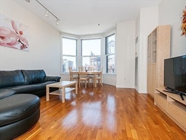 416 Marlborough, Boston, Massachusetts, 1 Bedroom Bedrooms, 4 Rooms Rooms,1 BathroomBathrooms,Residential Lease,For Rent,Marlborough,73498763