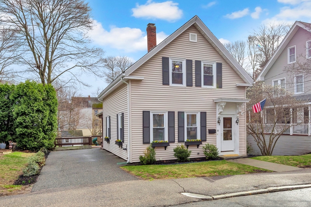 18 Hersam St, Stoneham, Massachusetts, 3 Bedrooms Bedrooms, 6 Rooms Rooms,1.5 BathroomsBathrooms,Residential,For Sale,Hersam St,73499058