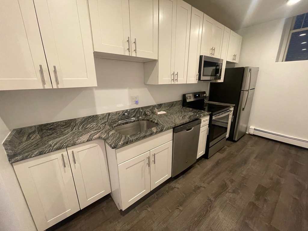 382 Commonwealth Ave, Boston, Massachusetts, 5 Bedrooms Bedrooms, 9 Rooms Rooms,2 BathroomsBathrooms,Residential Lease,For Rent,Commonwealth Ave,73499184