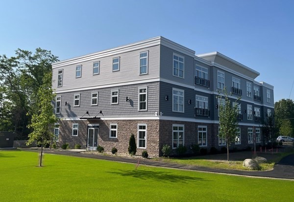 7 Cross St, Wilmington, Massachusetts, 1 Bedroom Bedrooms, 4 Rooms Rooms,1 BathroomBathrooms,Residential,For Sale,Cross St,73499193