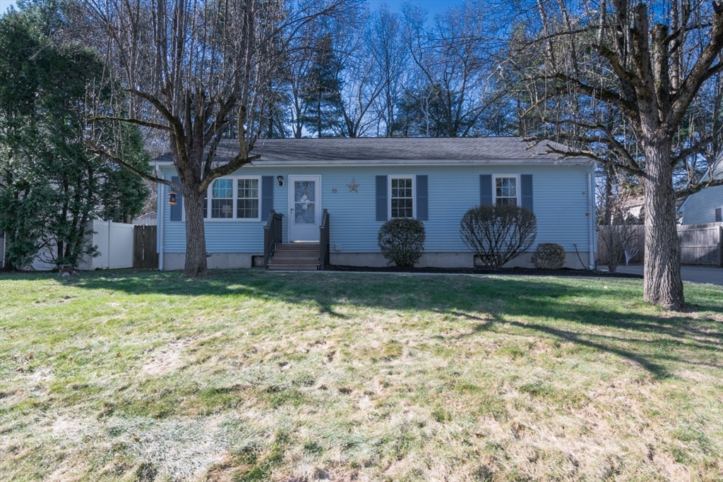 19 Marmon Court, Springfield, Massachusetts, 3 Bedrooms Bedrooms, 5 Rooms Rooms,1 BathroomBathrooms,Residential,For Sale,Marmon Court,73498851