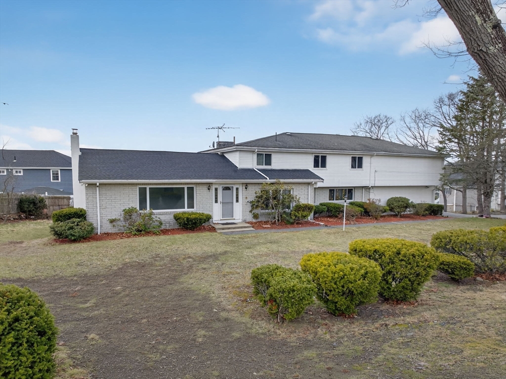 7 Liberty St, Framingham, Massachusetts, 5 Bedrooms Bedrooms, 14 Rooms Rooms,5 BathroomsBathrooms,Residential Income,For Sale,Liberty St,73499210