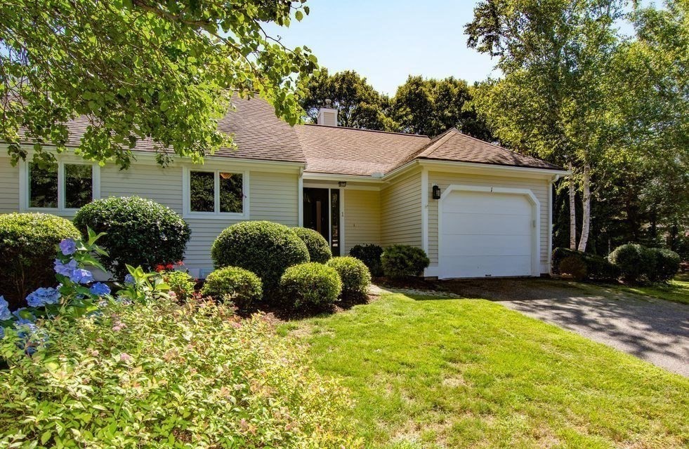 1 Upland Circle, Mashpee, Massachusetts, 2 Bedrooms Bedrooms, 4 Rooms Rooms,2 BathroomsBathrooms,Residential,For Sale,Upland Circle,73429760