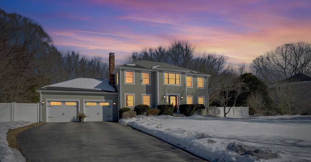 26 Fredric Lane, Mansfield, Massachusetts, 4 Bedrooms Bedrooms, 10 Rooms Rooms,2.5 BathroomsBathrooms,Residential,For Sale,Fredric Lane,73479610