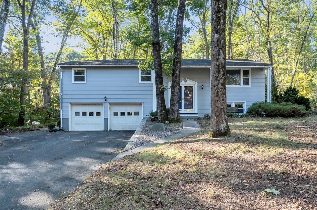 32 Stonewall Dr, Northampton, Massachusetts, 3 Bedrooms Bedrooms, 7 Rooms Rooms,1.5 BathroomsBathrooms,Residential,For Sale,Stonewall Dr,73444381