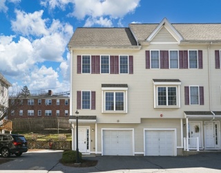 15 Alton St, Lowell, Massachusetts, 2 Bedrooms Bedrooms, 5 Rooms Rooms,1.5 BathroomsBathrooms,Residential,For Sale,Alton St,73499216