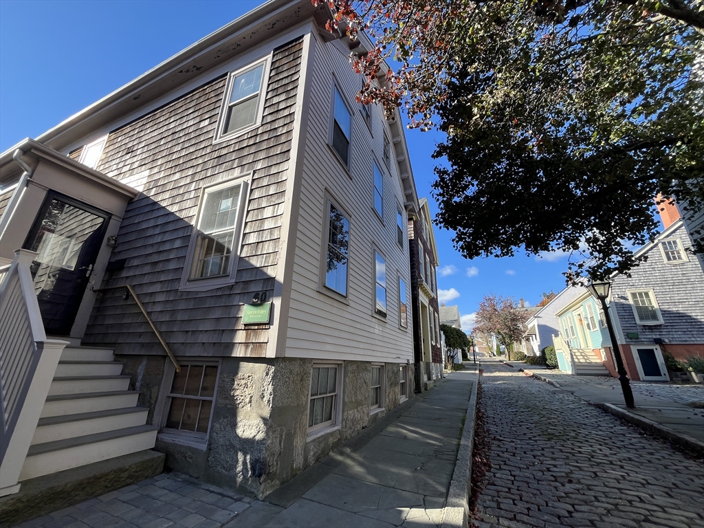 60 Mechanics Lane, New Bedford, Massachusetts, 3 Bedrooms Bedrooms, 10 Rooms Rooms,2 BathroomsBathrooms,Residential Income,For Sale,Mechanics Lane,73499223