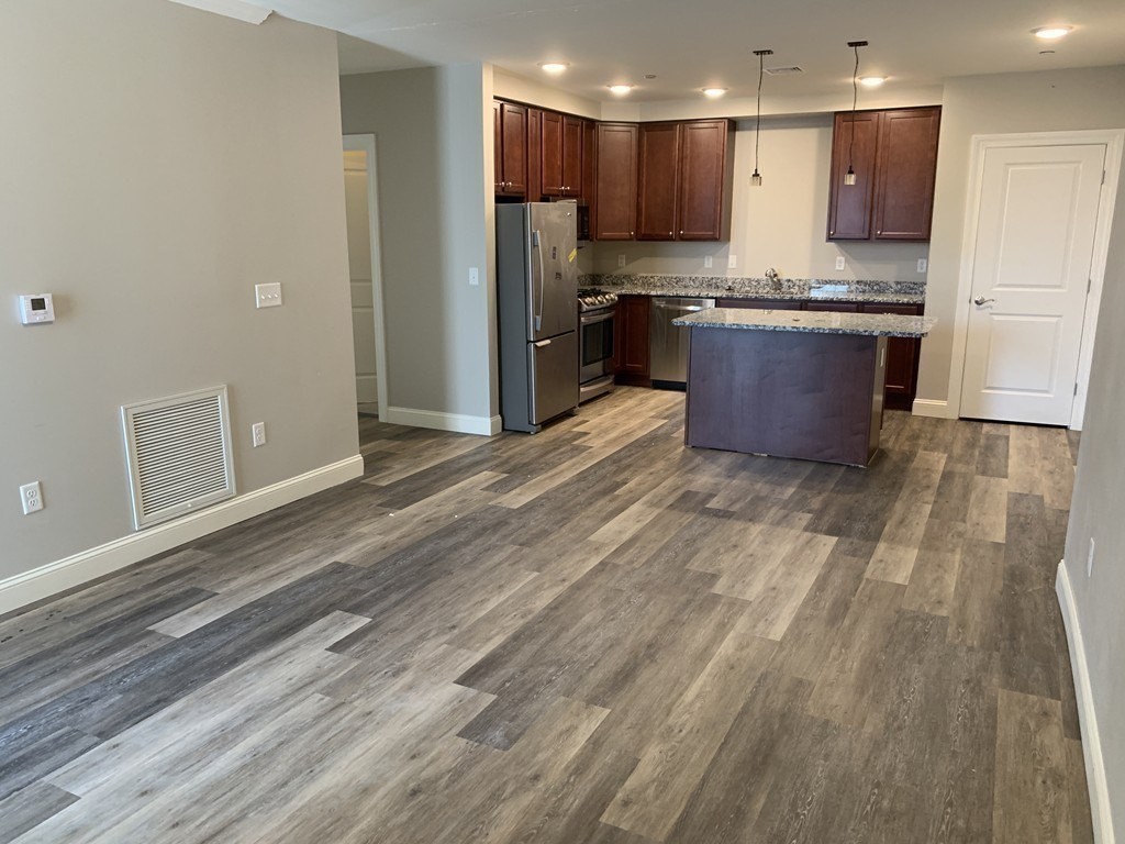 40 Ames Ave, Canton, Massachusetts, 2 Bedrooms Bedrooms, 3 Rooms Rooms,2 BathroomsBathrooms,Residential Lease,For Rent,Ames Ave,73499308