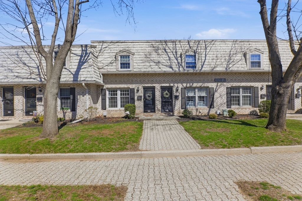 102 Corey Colonial, Agawam, Massachusetts, 2 Bedrooms Bedrooms, 4 Rooms Rooms,1.5 BathroomsBathrooms,Residential,For Sale,Corey Colonial,73499311