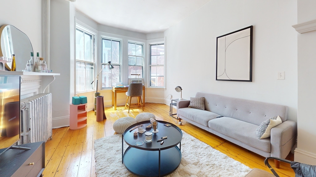 10-14 Union Park, Boston, Massachusetts, 2 Bedrooms Bedrooms, 4 Rooms Rooms,1 BathroomBathrooms,Residential Lease,For Rent,Union Park,73499323