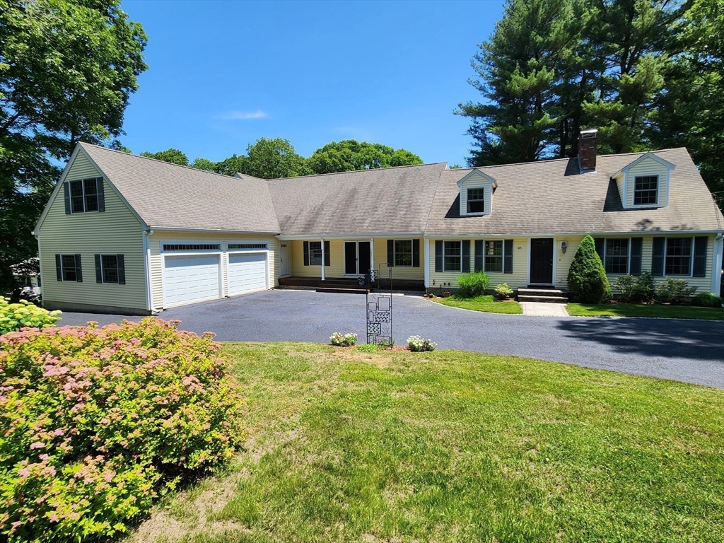 495 Grafton St, Shrewsbury, Massachusetts, 4 Bedrooms Bedrooms, 10 Rooms Rooms,3.5 BathroomsBathrooms,Residential,For Sale,Grafton St,73499337