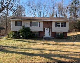 174 North Whitney Street, Amherst, Massachusetts, 1 Bedroom Bedrooms, 2 Rooms Rooms,1 BathroomBathrooms,Residential Lease,For Rent,North Whitney Street,73499341