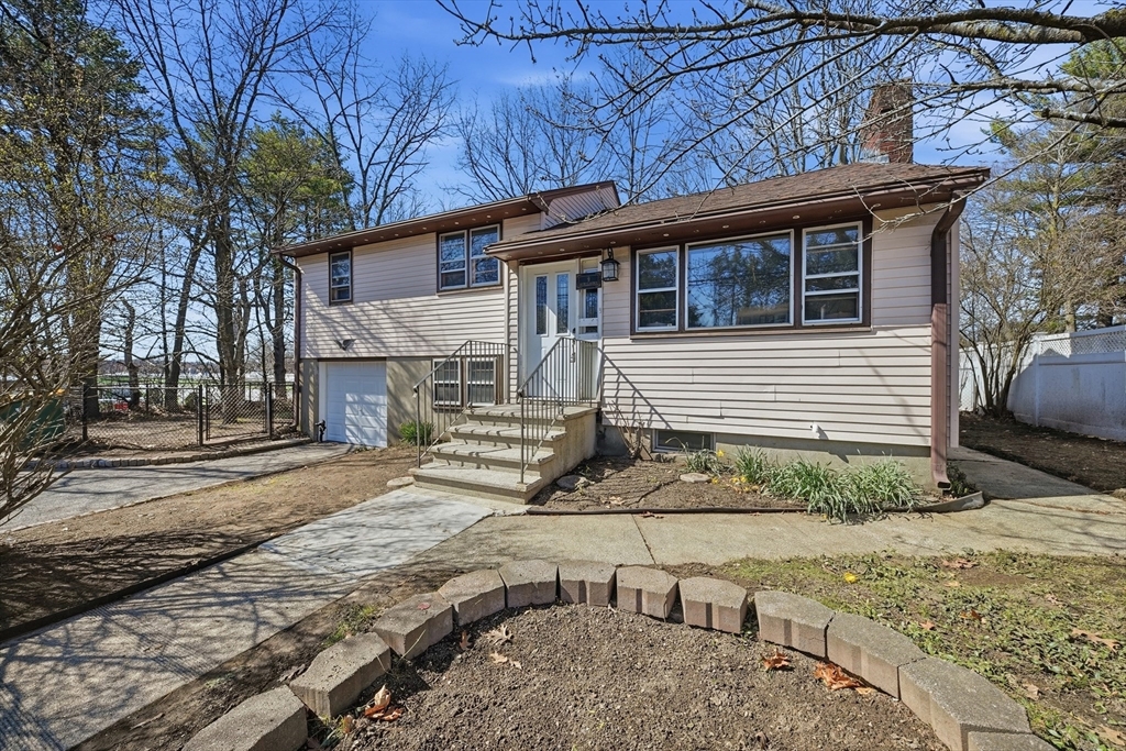 9 Olympia Ave, Woburn, Massachusetts, 3 Bedrooms Bedrooms, 7 Rooms Rooms,2 BathroomsBathrooms,Residential,For Sale,Olympia Ave,73499291