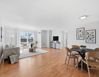 314 Riverside Ave, Medford, Massachusetts, 2 Bedrooms Bedrooms, 5 Rooms Rooms,1 BathroomBathrooms,Residential,For Sale,Riverside Ave,73499352