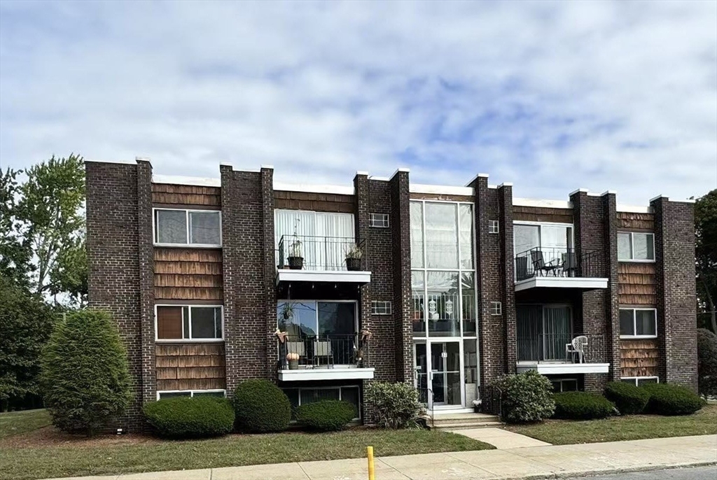 37 South St, Medford, Massachusetts, 2 Bedrooms Bedrooms, 5 Rooms Rooms,1 BathroomBathrooms,Residential Lease,For Rent,South St,73499402