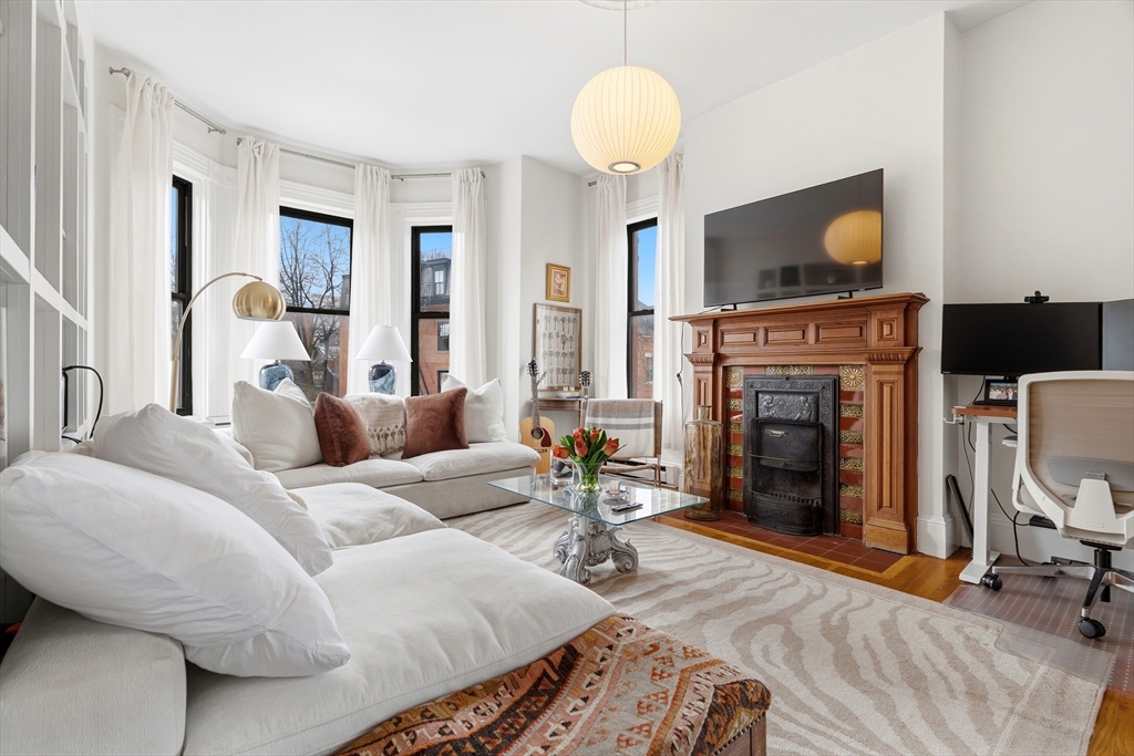 258 Shawmut Ave, Boston, Massachusetts, 2 Bedrooms Bedrooms, 5 Rooms Rooms,1 BathroomBathrooms,Residential,For Sale,Shawmut Ave,73499436