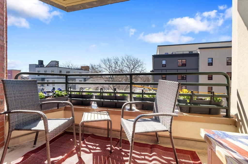 25 Marion St, Brookline, Massachusetts, 2 Bedrooms Bedrooms, 4 Rooms Rooms,2 BathroomsBathrooms,Residential,For Sale,Marion St,73499249