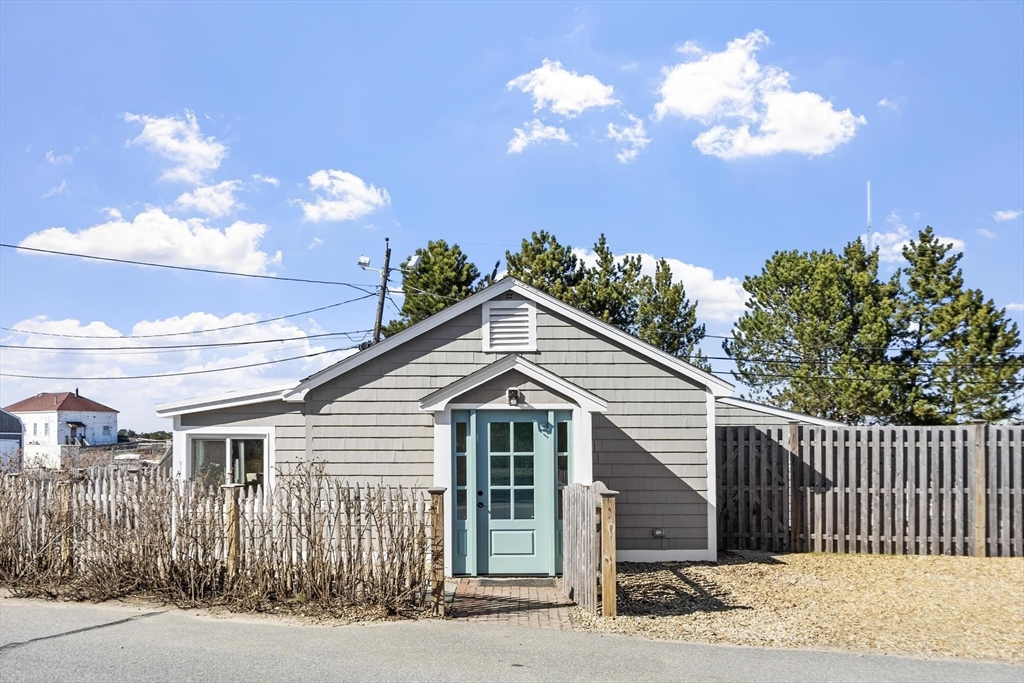 270 Northern Blvd, Newburyport, Massachusetts, 3 Bedrooms Bedrooms, 6 Rooms Rooms,2 BathroomsBathrooms,Residential,For Sale,Northern Blvd,73499418