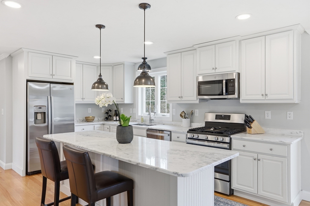 175 Rangeway Road, Billerica, Massachusetts, 3 Bedrooms Bedrooms, 7 Rooms Rooms,2.5 BathroomsBathrooms,Residential,For Sale,Rangeway Road,73499465