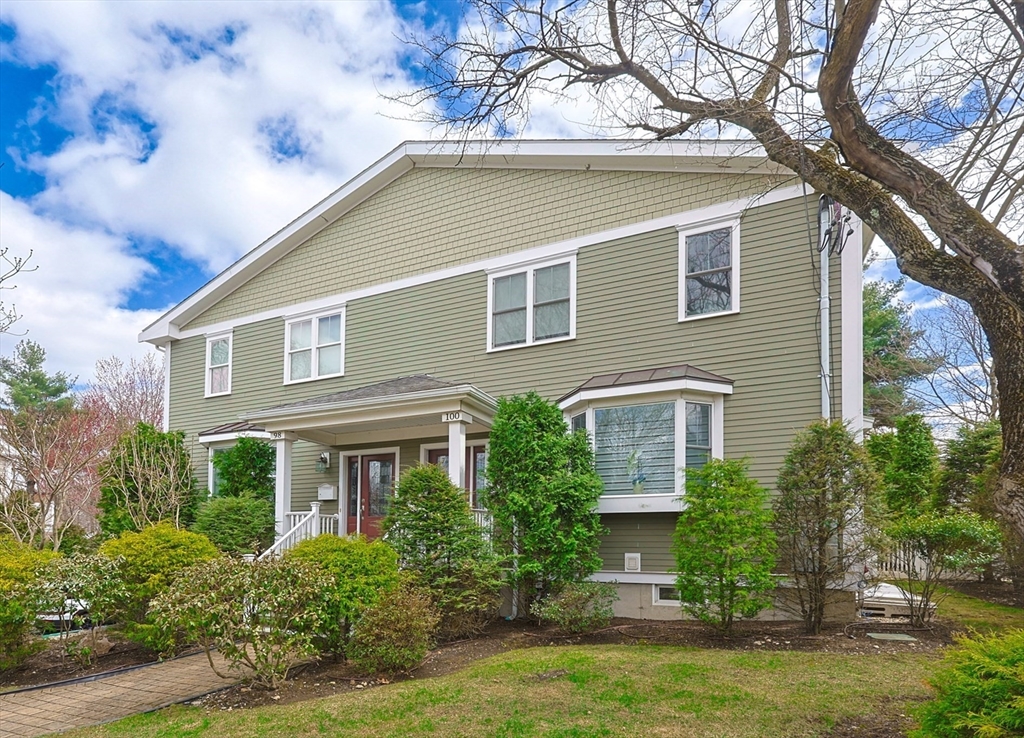 98-100 Lexington Street, Newton, Massachusetts, 3 Bedrooms Bedrooms, 7 Rooms Rooms,3.5 BathroomsBathrooms,Residential,For Sale,Lexington Street,73499345
