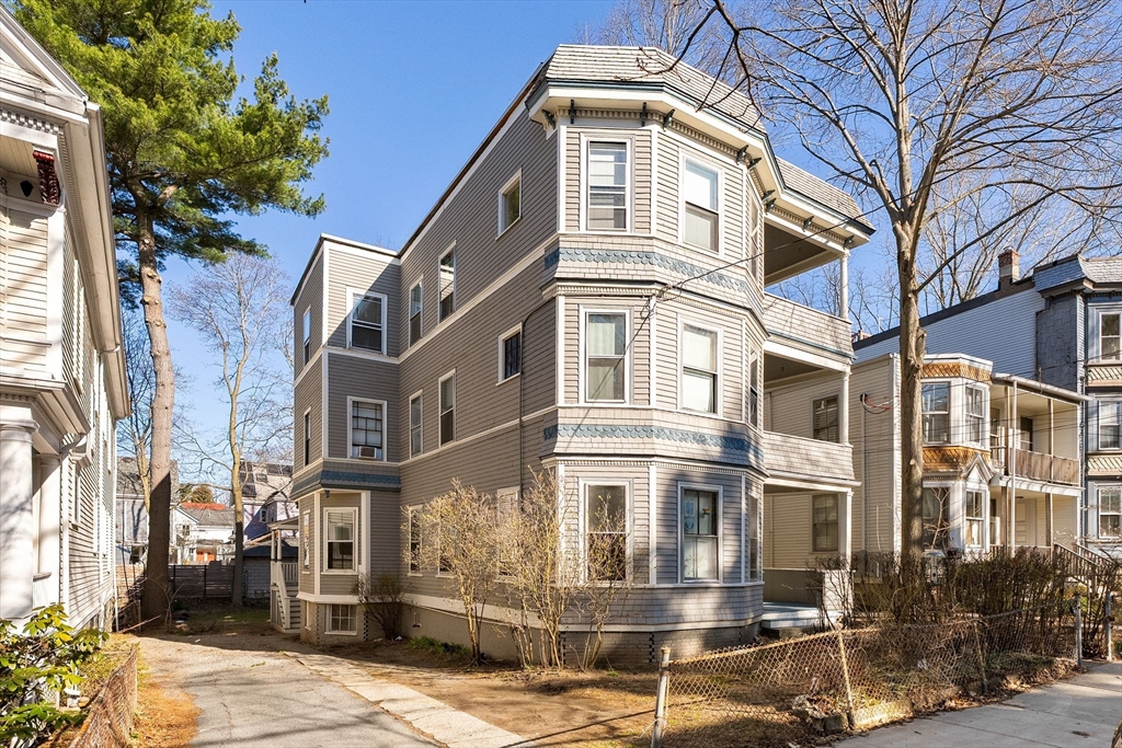 285 Chestnut Ave, Boston, Massachusetts, 10 Bedrooms Bedrooms, 17 Rooms Rooms,3 BathroomsBathrooms,Residential Income,For Sale,Chestnut Ave,73499505
