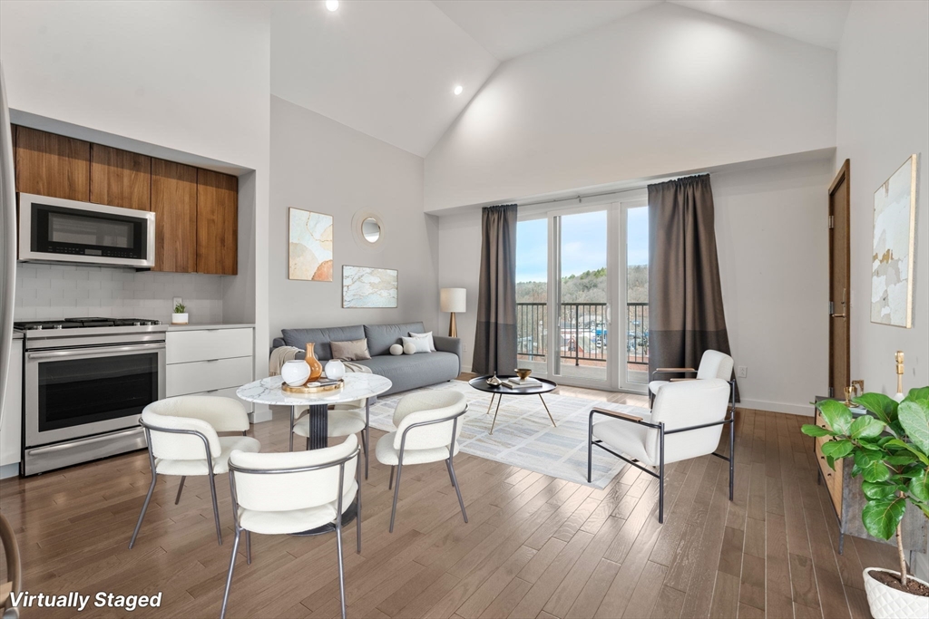 163 Hyde Park Ave, Boston, Massachusetts, 2 Bedrooms Bedrooms, 4 Rooms Rooms,1 BathroomBathrooms,Residential,For Sale,Hyde Park Ave,73499332