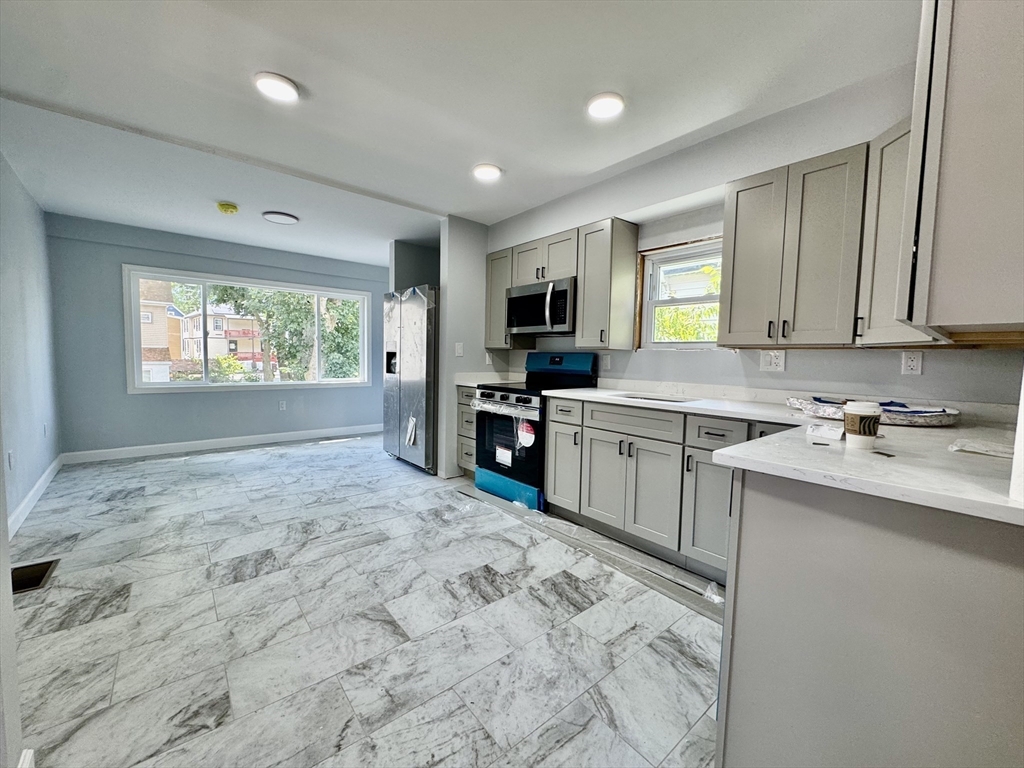 201 Belmont St, Everett, Massachusetts, 3 Bedrooms Bedrooms, 6 Rooms Rooms,3 BathroomsBathrooms,Residential Lease,For Rent,Belmont St,73499562