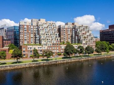 75-83 Cambridge Pkwy, Cambridge, Massachusetts, 2 Bedrooms Bedrooms, 5 Rooms Rooms,2.5 BathroomsBathrooms,Residential,For Sale,Cambridge Pkwy,73499609