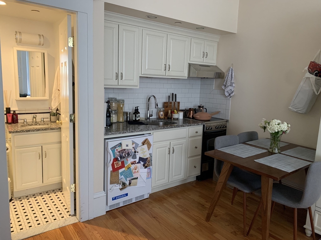 105 Pinckney St, Boston, Massachusetts, 1 Room Rooms,1 BathroomBathrooms,Residential Lease,For Rent,Pinckney St,73499631