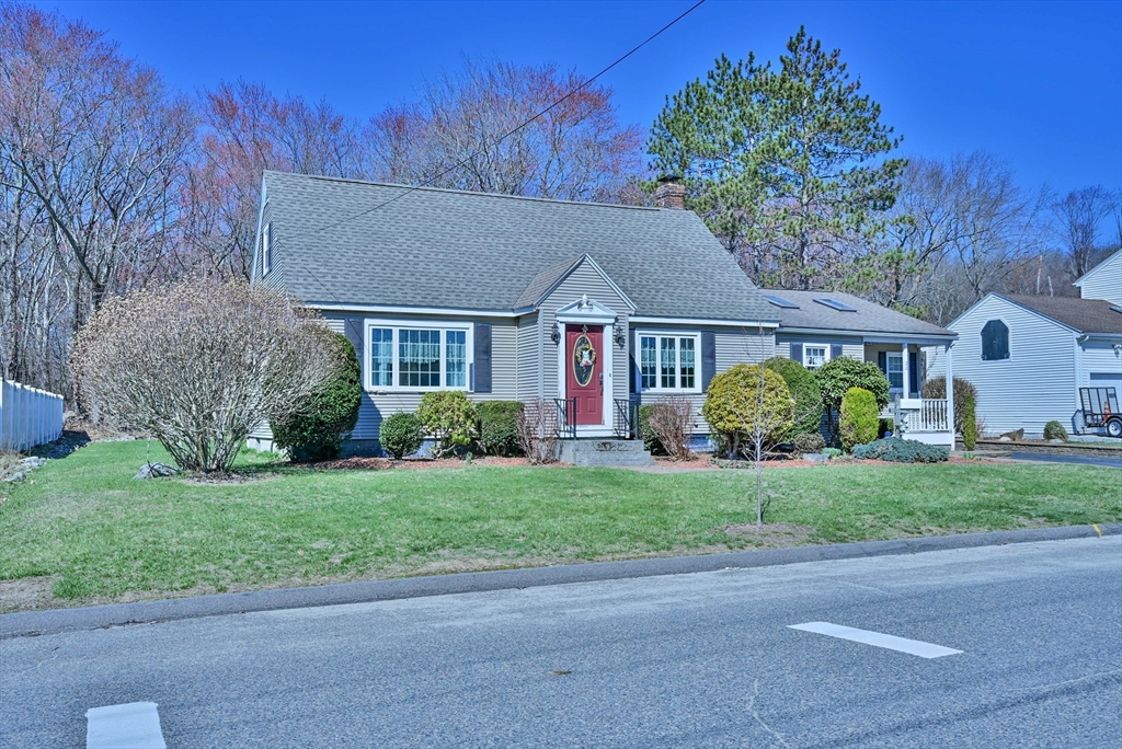 22 Trahan Ave, Worcester, Massachusetts, 3 Bedrooms Bedrooms, 7 Rooms Rooms,1.5 BathroomsBathrooms,Residential,For Sale,Trahan Ave,73499546