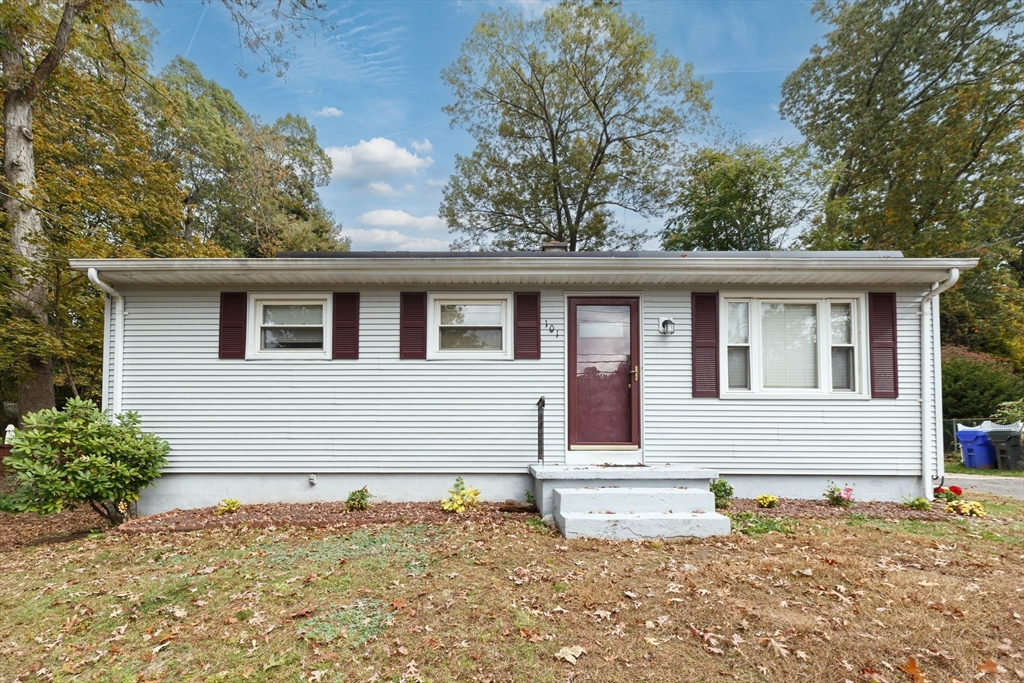 101 Regal St, Springfield, Massachusetts, 3 Bedrooms Bedrooms, 5 Rooms Rooms,1 BathroomBathrooms,Residential,For Sale,Regal St,73499573