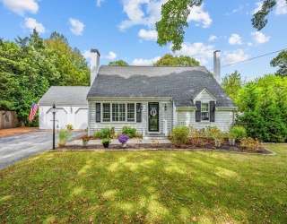442 Pine St, Barnstable, Massachusetts, 4 Bedrooms Bedrooms, 8 Rooms Rooms,2 BathroomsBathrooms,Residential,For Sale,Pine St,73499605