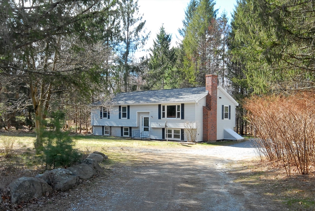 41 Liberty Street, Acton, Massachusetts, 3 Bedrooms Bedrooms, 6 Rooms Rooms,1 BathroomBathrooms,Residential,For Sale,Liberty Street,73499234