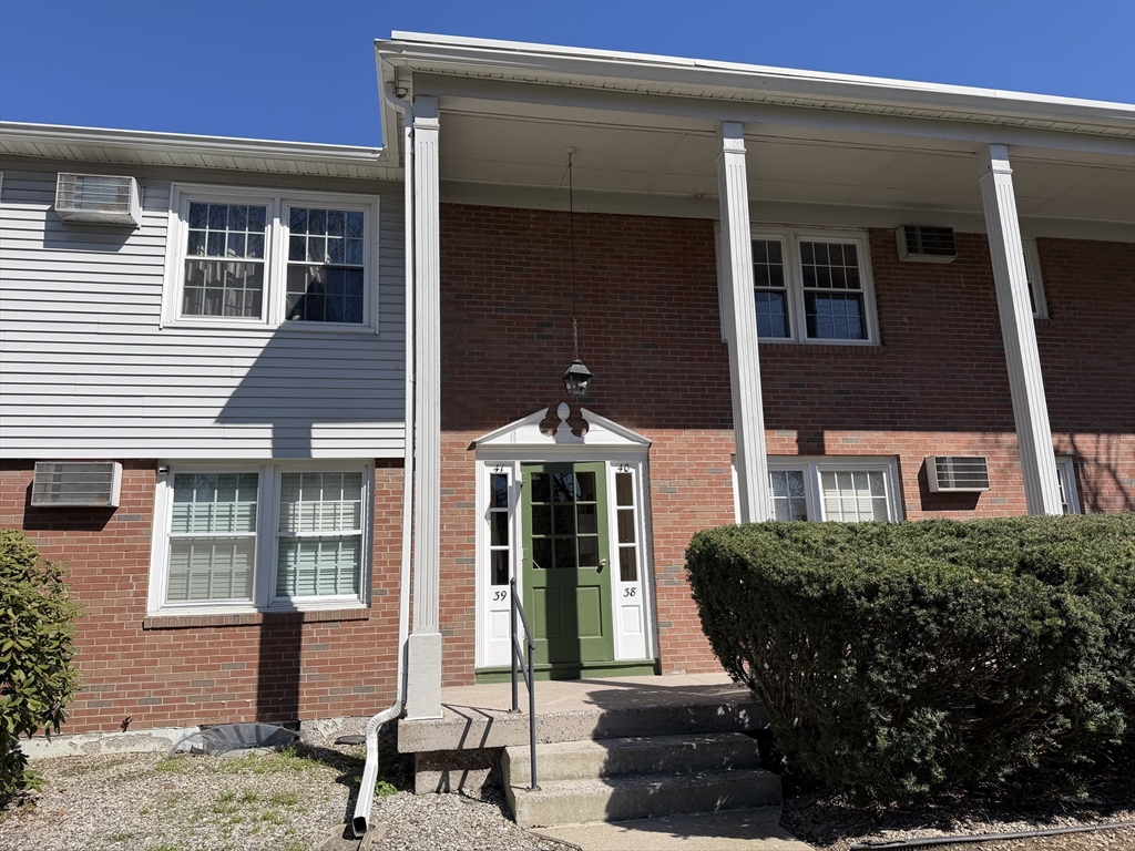 80 Brush Hill Avenue, West Springfield, Massachusetts, 1 Bedroom Bedrooms, 3 Rooms Rooms,1 BathroomBathrooms,Residential,For Sale,Brush Hill Avenue,73499585